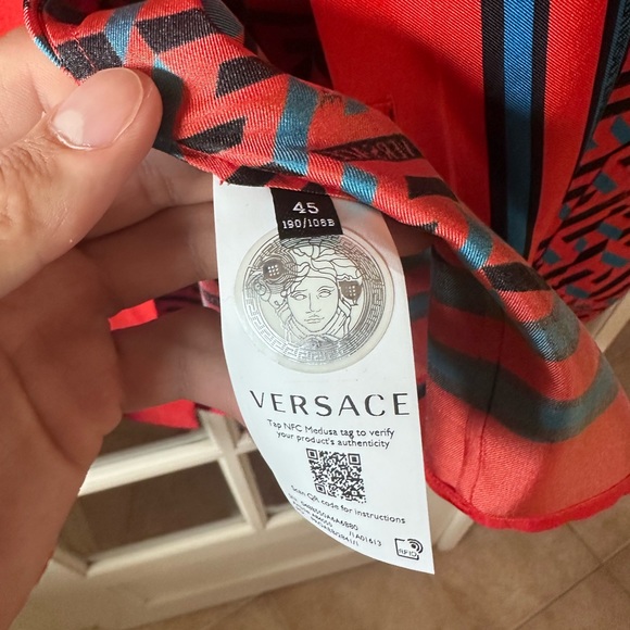 VERSACE SILK SHIRT - Picture 3 of 3